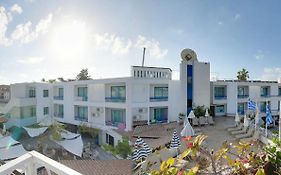 Nereus Hotel